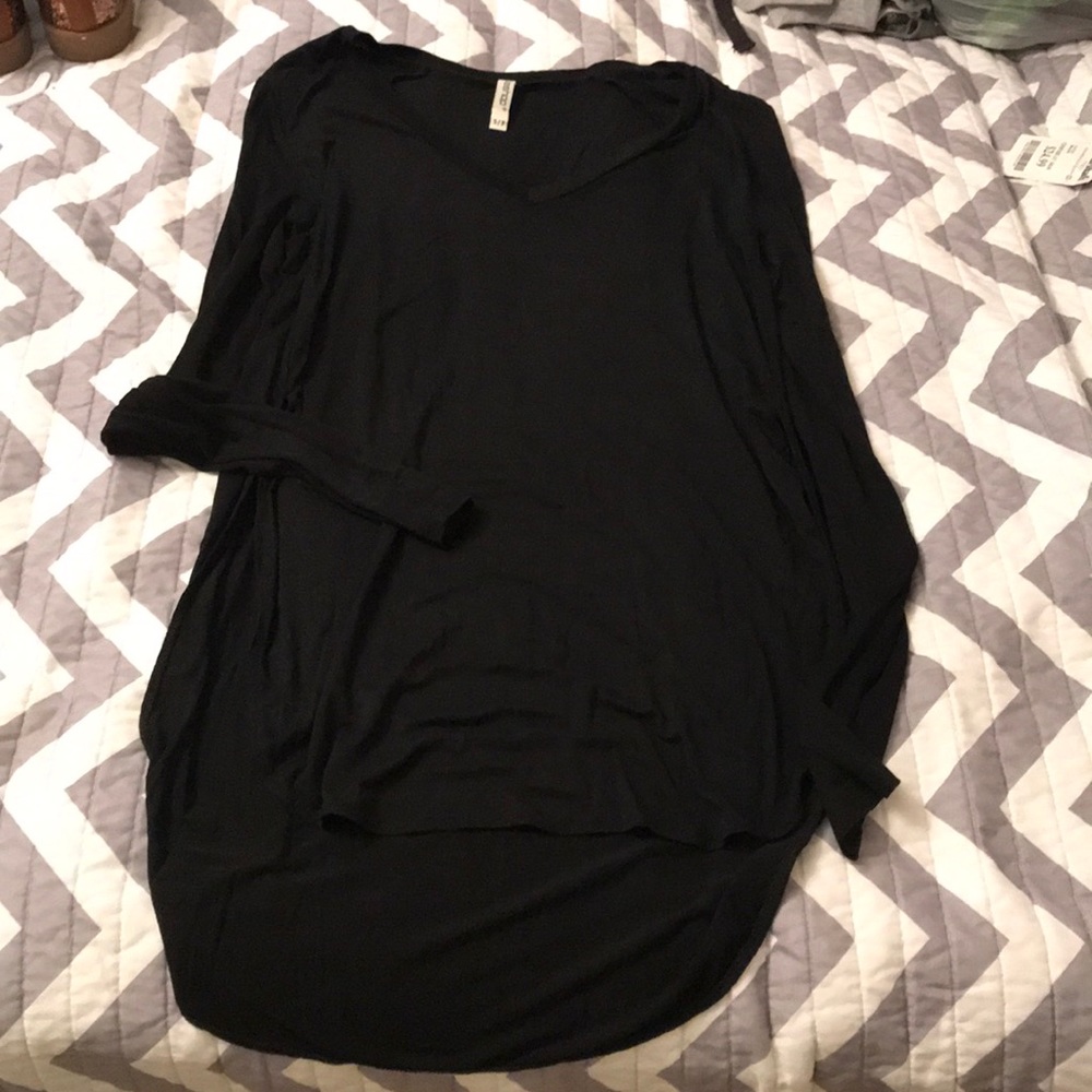 Thin long sleeve shirt